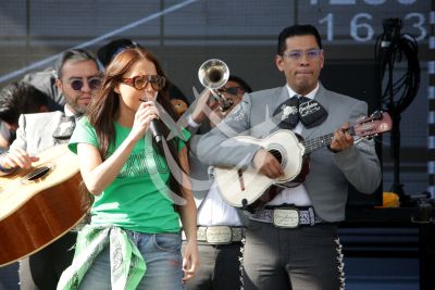 Majo Aguilar canta al Mundial