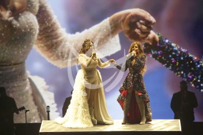 Gloria Trevi con Jacqie en concierto