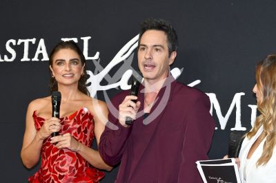 Aislinn Derbez y Mauricio Ochmann Hasta el Fin