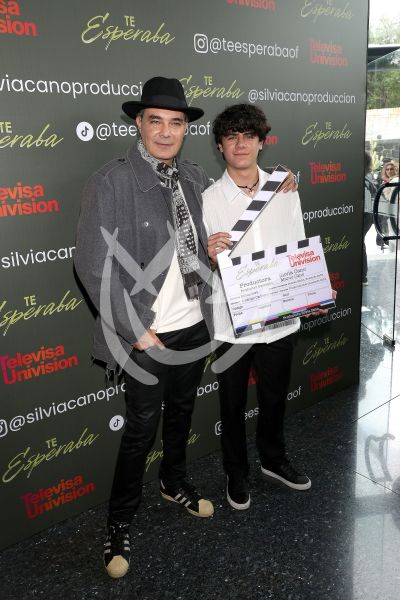 Mauricio Islas e hijo hacen click