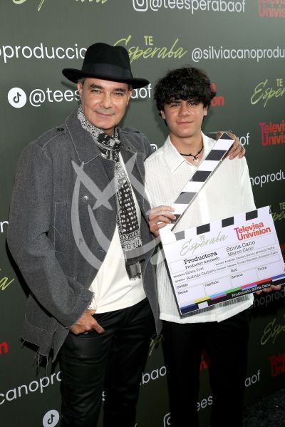 Mauricio Islas e hijo hacen click