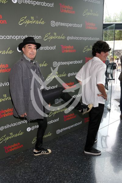 Mauricio Islas e hijo hacen click