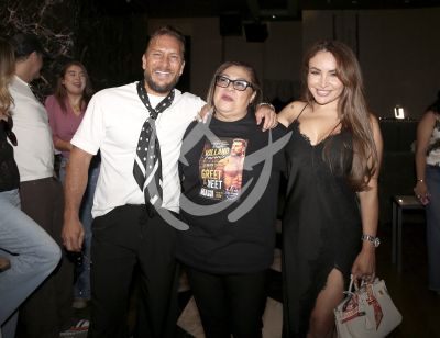 La Bronca y Josh con Aura
