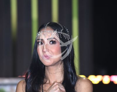 Cynthia Urías con Guerreros