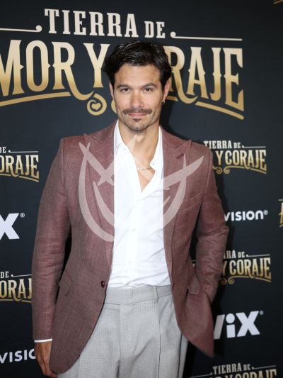 Brandon Peniche en Tierra Amor y Coraje