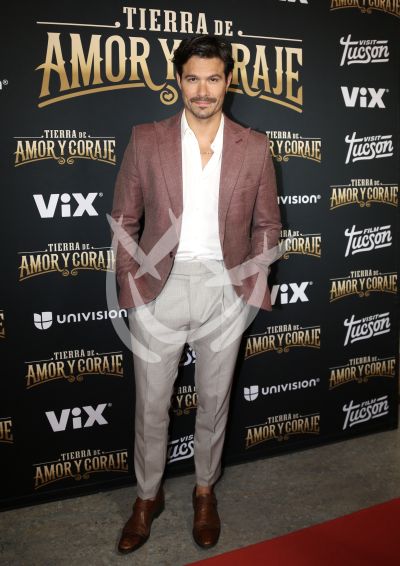 Brandon Peniche en Tierra Amor y Coraje