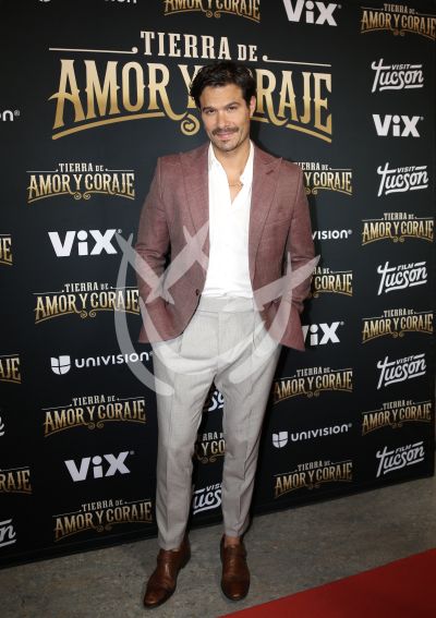 Brandon Peniche en Tierra Amor y Coraje