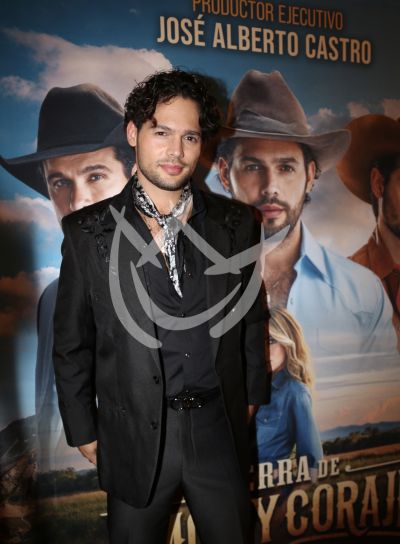 Emmanuel Palomares en Tierra Amor y Coraje