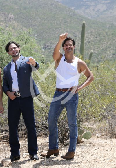 Emmanuel y Brandon con Coraje