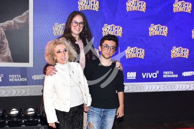 La Güereja e hijos con La Novicia Rebelde