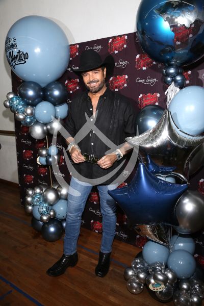 Pablo Montero cumple con Perfume