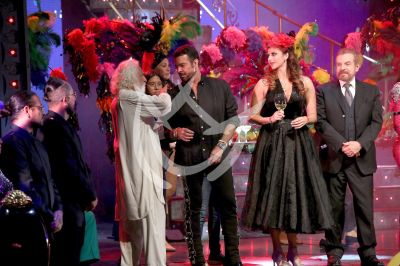 Pablo Montero cumple con Perfume