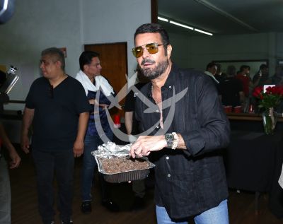 Pablo Montero cumple con Perfume