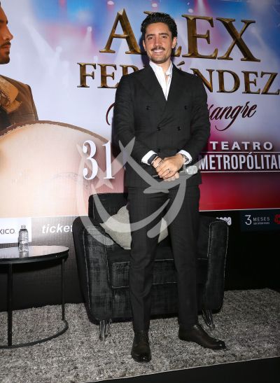 Alex Fernández le canta a su Sangre