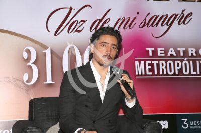 Alex Fernández le canta a su Sangre