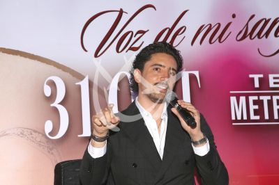 Alex Fernández le canta a su Sangre