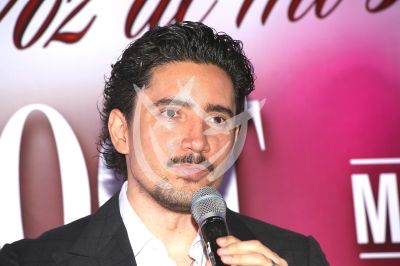 Alex Fernández le canta a su Sangre