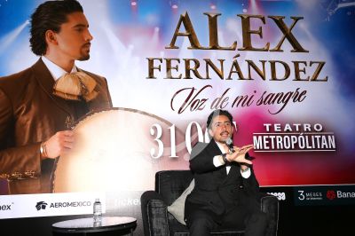 Alex Fernández le canta a su Sangre