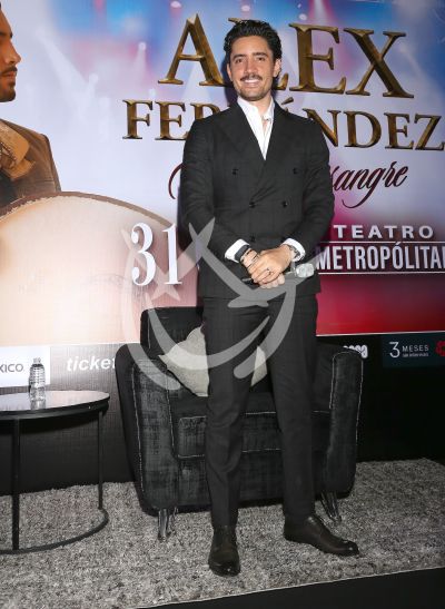 Alex Fernández le canta a su Sangre