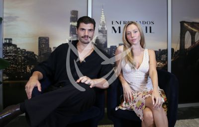Ester Expósito y Hugo Diego García son Marfil y Ébano