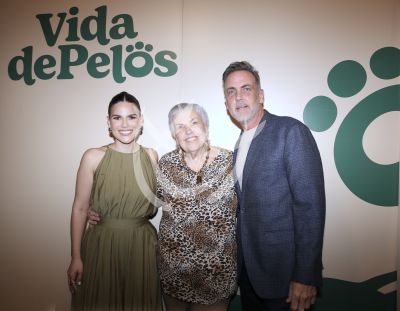 Karina con Carlos y la suegra