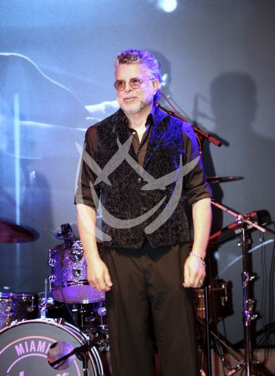 Luis Enrique corta listón