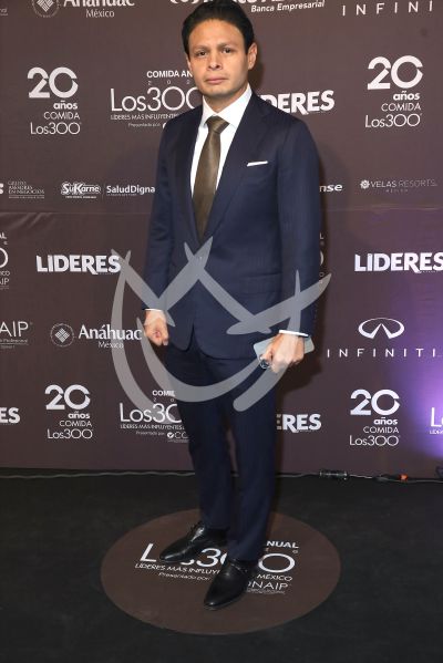 Giovanni Medina con los 300