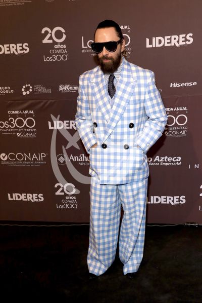 Jay de la Cueva con los 300
