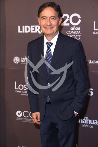 Roberto Gómez Fernández con los 300