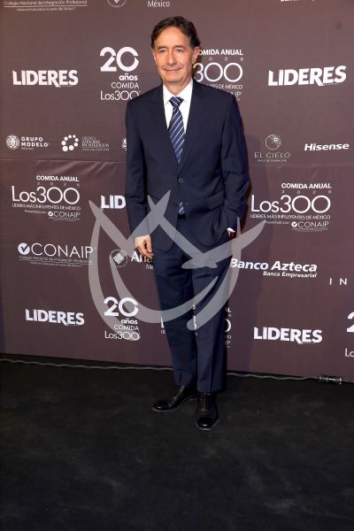 Roberto Gómez Fernández con los 300