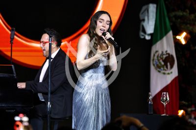 Belinda con los 300