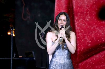Belinda con los 300