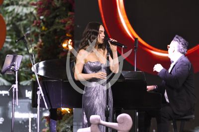 Belinda con los 300
