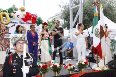 Gabriel Soto desfila por México en LA