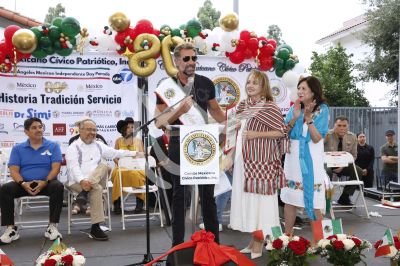 Gabriel Soto desfila por México en LA