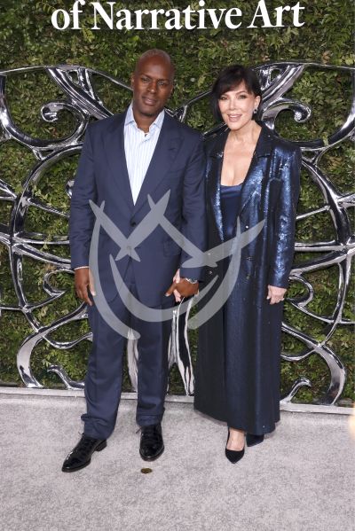 Kris Jenner y novio al Lucas Museum