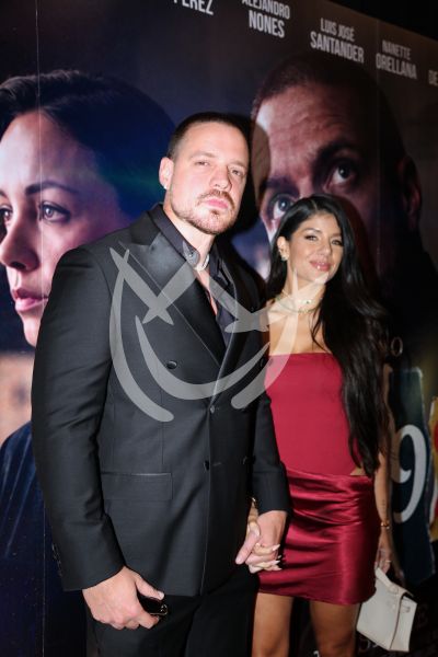 Marko con esposa y mamá viene al Caso