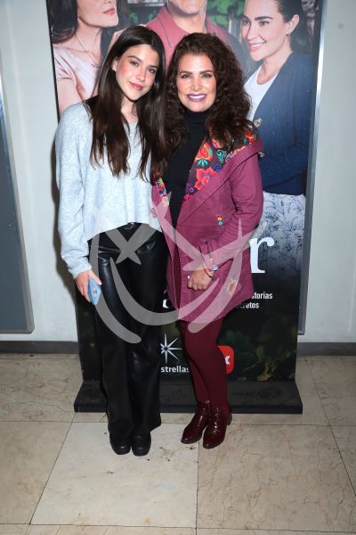 Lisset e hija con Sabor a Ti