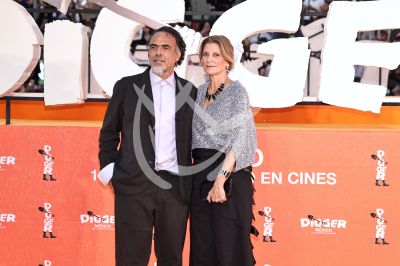 Alejandro González Iñárritu y esposa