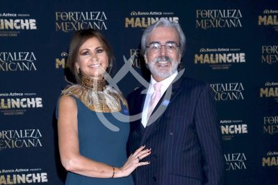 Luz Blanchet y Lorenzo Lazo con La Malinche