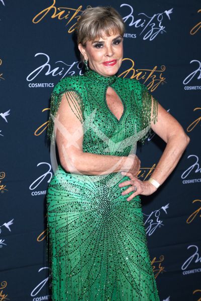 Ofelia Cano con Estrellas