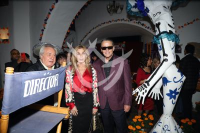 Alfredo Adame y novia de ofrenda