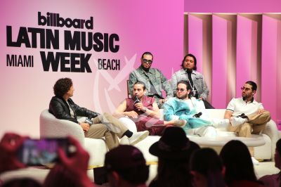 Memo Ochoa y Fuerza Regida con Latin Billboard