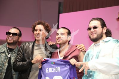 Memo Ochoa y Fuerza Régida con Latin Billboard