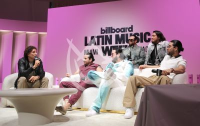 Memo Ochoa y Fuerza Regida con Latin Billboard