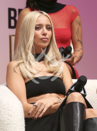 Ana Mena con Latin Billboard