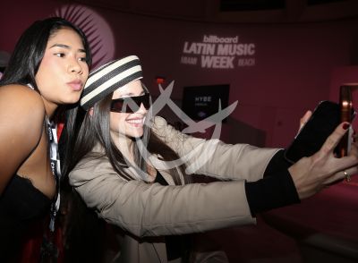 Aria Vega con Latin Billboard