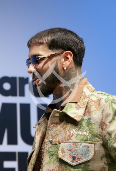 Anuel AA con Latin Billboard