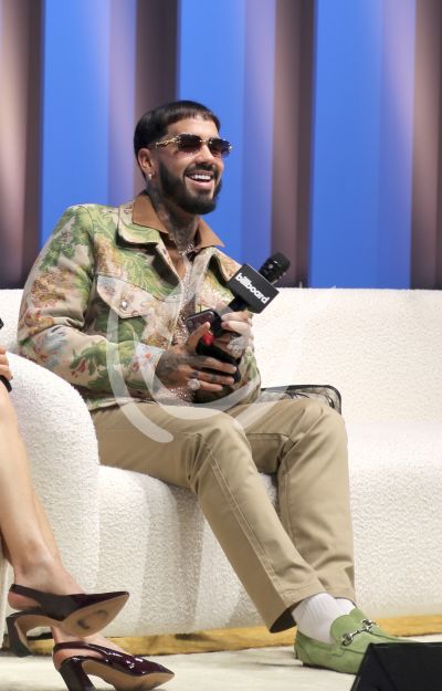 Anuel AA con Latin Billboard