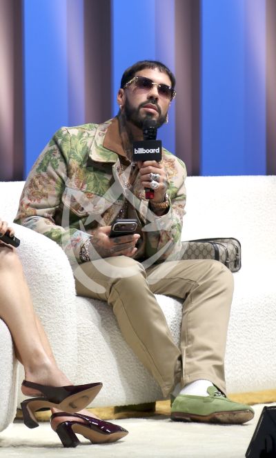 Anuel AA con Latin Billboard